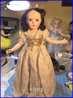 17 Madame Alexander Walt Disney Snow White Hard Plastic Doll. All Original/ Tag