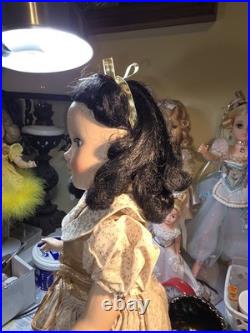 17 Madame Alexander Walt Disney Snow White Hard Plastic Doll. All Original/ Tag