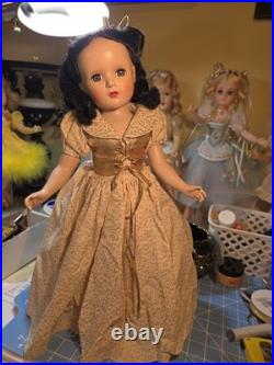17 Madame Alexander Walt Disney Snow White Hard Plastic Doll. All Original/ Tag