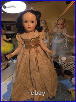 17 Madame Alexander Walt Disney Snow White Hard Plastic Doll. All Original/ Tag