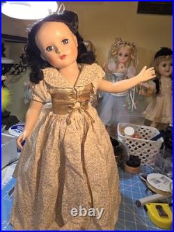 17 Madame Alexander Walt Disney Snow White Hard Plastic Doll. All Original/ Tag