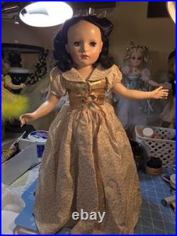 17 Madame Alexander Walt Disney Snow White Hard Plastic Doll. All Original/ Tag