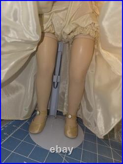 18 Vintage Madame Alexander Wendy Bride Walker Doll All Original