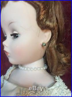 1950's Vintage Incredible Face on this 20 Madame Alexander Cissy Royalty Bride