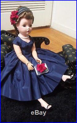 1950s Madame Alexander 21 Cissy Doll. A Thing of Beauty. NO CRACKS OR ODOR