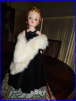 1957 MADAME ALEXANDER 20 CISSY BLACK A-LINE GOWN ALL ORIGINAL withRARE SIDE CURLS