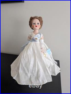 1998 Limited Edition 16 Queen Elizabeth II Madame Alexander Porcelain Doll