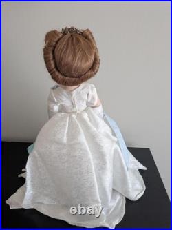 1998 Limited Edition 16 Queen Elizabeth II Madame Alexander Porcelain Doll