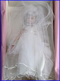 1999 Madame Alexander 16 Classic Bride Doll 22690