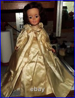 21 Madame Alexander Jacqueline Kennedy INAUGURAL BALL Doll