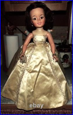 21 Madame Alexander Jacqueline Kennedy INAUGURAL BALL Doll