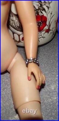 21 Madame Alexander Jacqueline Kennedy INAUGURAL BALL Doll