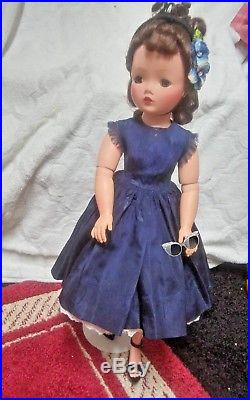 21 Vintage 1950s Madame Alexander Cissy doll in Tagged Cissy Dress