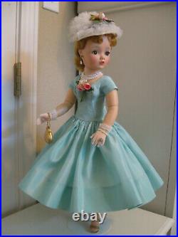 A Beautiful Vintage Cissy Doll Ready For Your Collection (please Read)