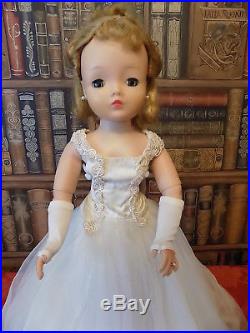 A Vintage 1950's Madame Alexander 20 Cissy Bride Doll In Original Gown