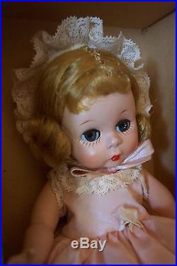 BEAUTIFUL Early Strung Madame Alexander-kins Doll in Vintage MA Box
