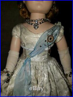 Beautiful Vintage Madame Alexander 1953/54 Queen Elizabeth, Beau Arts Doll- 17