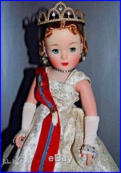 Excellent and RARE Vintage Madame Alexander Sleeping Beauty Cissy Queen