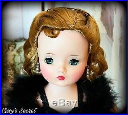 Exquisite Vintage Madame Alexander Cissy Doll Bluest Eyes HTF Side Part Blonde