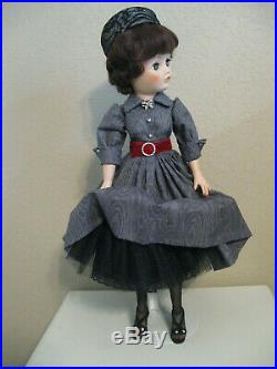 LOVELY 1950s MULTIJOINTED BRUNETTE DOLLIKIN WITH TWO WONDERFUL OUTFITS