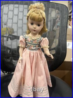 Madam Alexander 1952 Little womens Amy doll. Small hands