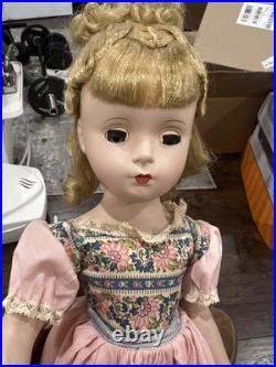 Madam Alexander 1952 Little womens Amy doll. Small hands