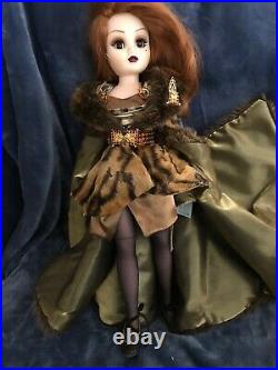 Madam Alexander Cissy Milan 21 Doll 1998 Vintage