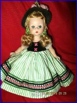 Madame Alexander 1954 Little Victoria #328 Straight Leg Walker 8 Doll