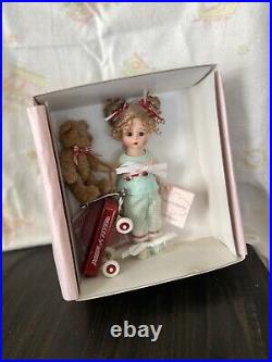 Madame Alexander #42360 Wendy And Her Radio Flyer Doll NEW Mint VERY RARE 2006