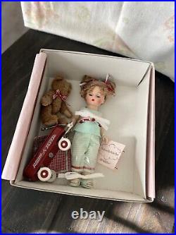 Madame Alexander #42360 Wendy And Her Radio Flyer Doll NEW Mint VERY RARE 2006