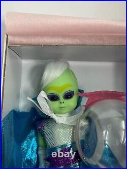 Madame Alexander 65530 Roswell Alien 7 Doll With Box, Accessories, COA & Tags