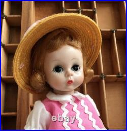 Madame Alexander 8 Vintage Bend Knee Walker RARE GODC Tea at the Waldorf Outfit