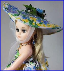 Madame Alexander Classic Riviera Night 22600. An Absolutely Stunning Doll