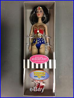 Madame Alexander DC Comics Collection Wonder Woman 16 Doll Figure & Display