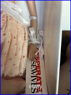 Madame Alexander Desperate Housewives Lynette Scalvo Doll MI 16 Collector