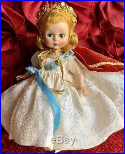 Madame Alexander Kin Dolls (queen Elizabeth) Bkw