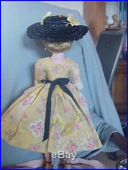 Madame Alexander Mint Vintage Cissy Doll In Crisp English Rose Taffeta Dress