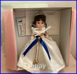 Madame Alexander Queen Elizabeth II of England, never removed from box, NWT