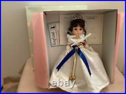 Madame Alexander Queen Elizabeth II of England, never removed from box, NWT