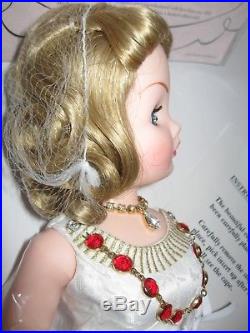 Madame Alexander Queen Elizabeth Recessional Doll Cissy 33525 Le Rare Mib 20in