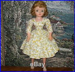 Madame Alexander Vintage Beautiful Cissy 20 Or 21 Tall -great Face & Blue Eyes