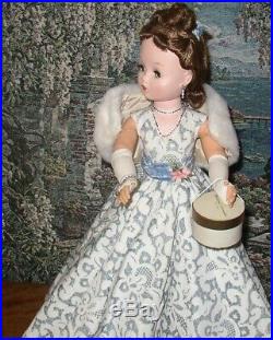 Madame Alexander Vintage Wonderful Cissy Wearing Opera Gown 1957 Brunette Hair
