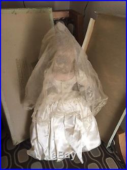 Madame Alexander bride Margaret Face 20 1950's bride, Veil, Garter, original box