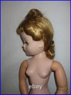 Magnificent Vintage Madame Alexander doll in Cissy Renaissance dress & access