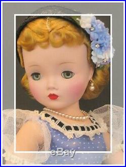 Nothing Sweeter. Beautiful & Demure Vintage Madame Alexander Cissy In Blue