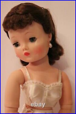 Pretty Brunette Madame Alexander Cissy Doll