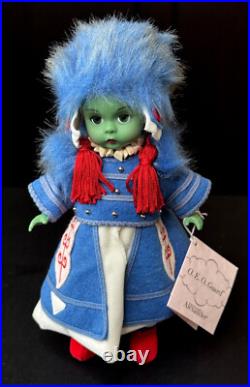 RARE Adorable 8 Madame Alexander Wizard of Oz OEO Guard Doll #33595 w Stand