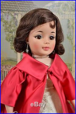 Stunning Mint Madame Alexander Jacqueline Kennedy #2140 20 Inches NO RESERVE