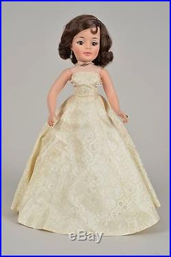 Stunning Mint Madame Alexander Jacqueline Kennedy #2140 20 Inches NO RESERVE