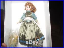 VERY RARE Madame Alexander 10 MADCC Williamsburg 2006 Sophia All in a Row Trave